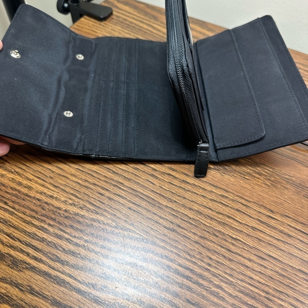 Liz‎ Clairborne Large Black PVC Wallet in Good Condition - Picture 5 of 9